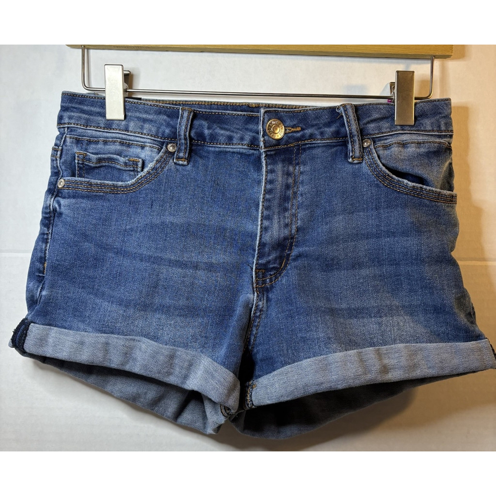 Almost Famous Teen Women’s Denim Shorts Size 5 Mid Rise Cuffed Blue Jean Beach